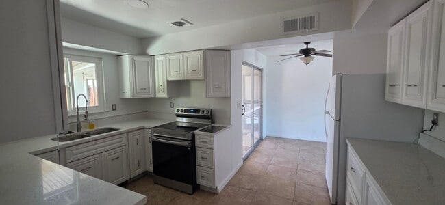 Building Photo - 55+ Community Two Bedrooms One Bath