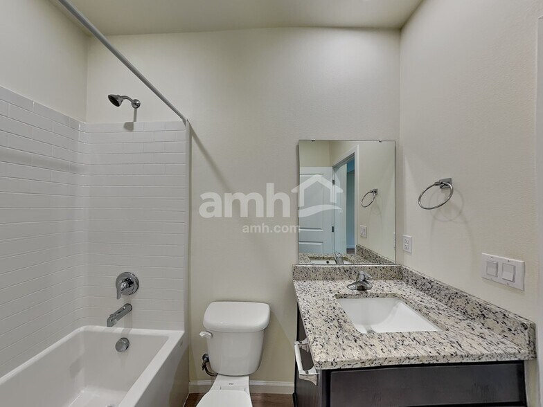 Building Photo - 1415 W 16th Ave