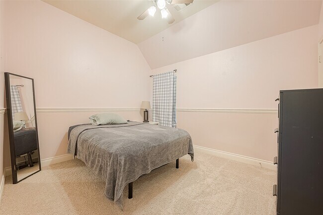 Building Photo - 14113 Timber Bluff Dr