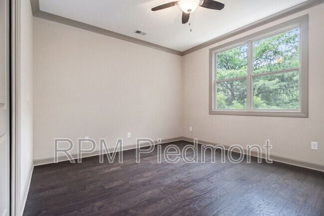 Building Photo - 306 Nottaway Ln