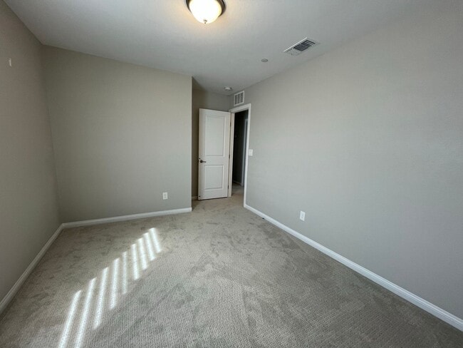 Building Photo - Gorgeous 2 Story Home in Gated Community!