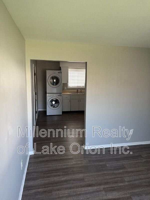 Building Photo - 80 Myron St