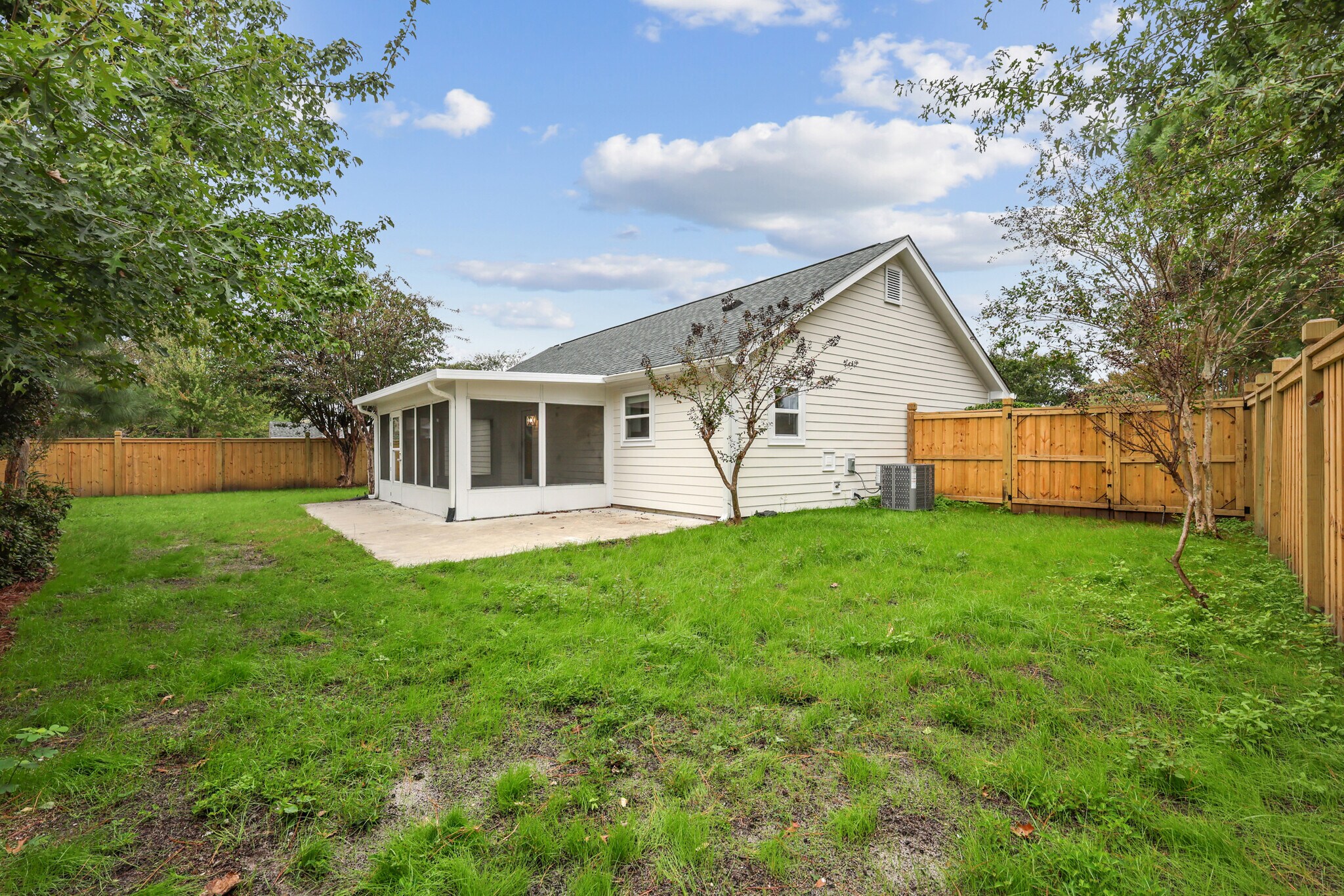 Building Photo - 303 Hixon Pl