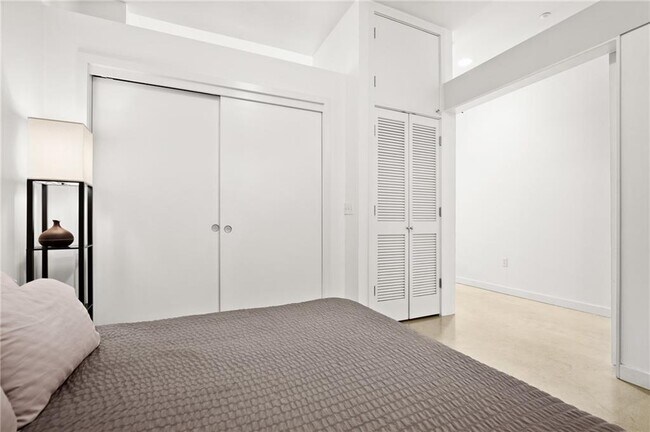 Building Photo - 507 Sabine St