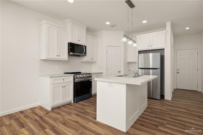 Building Photo - 21 E Viviana St