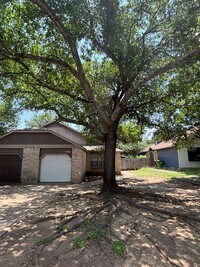 Building Photo - 2033 Redwing Way