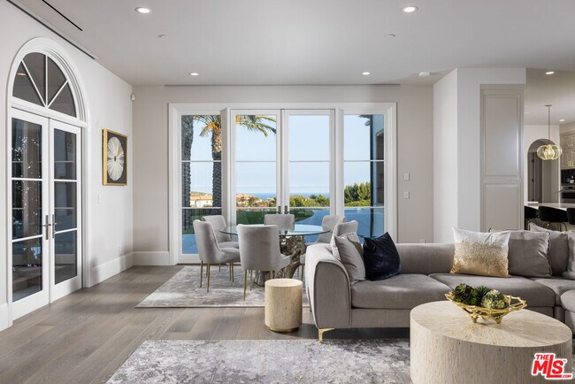 Building Photo - 28 Tide Watch