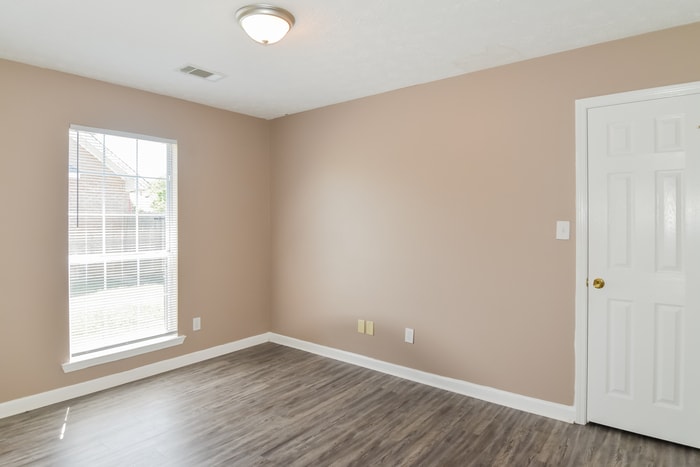 Building Photo - 122 Forestwood Dr