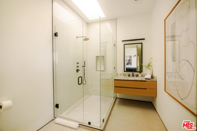 Building Photo - 13331 Mulholland Dr