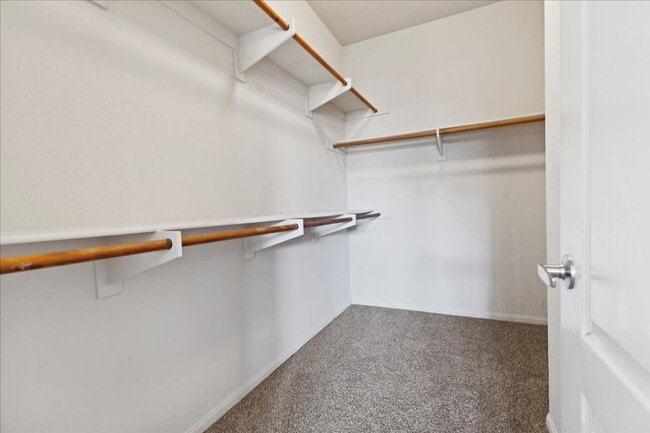 Building Photo - $3,456 - 2 Bed / 2 Bath Stunning Corner Un...