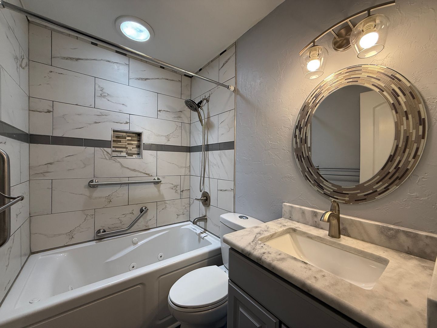 Building Photo - 2103 Park Pl