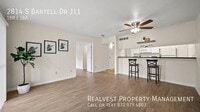 Building Photo - 2814 S Bartell Dr