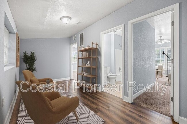 Building Photo - 305 E Hanna Ave