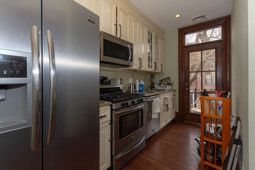 Primary Photo - 12 Worthington St