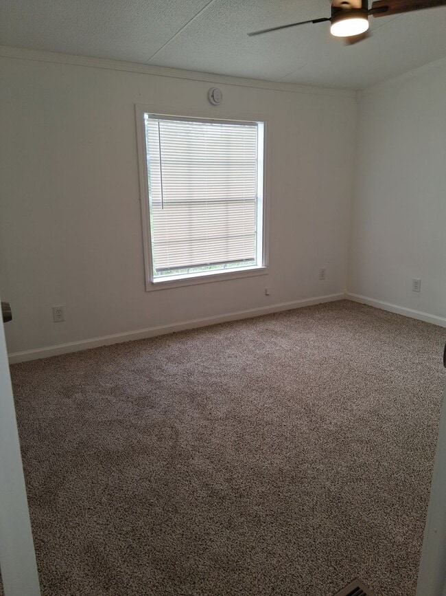 Building Photo - Charming 4BR Home in Cave Springs