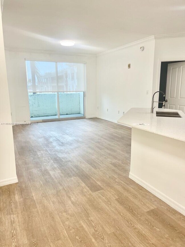 Building Photo - 9172 Collins Ave