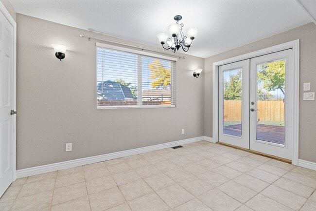 Building Photo - 3 Bed 2 Bath Home with HUGE Yard Available...