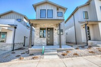 Building Photo - 819 Cherokee Dr