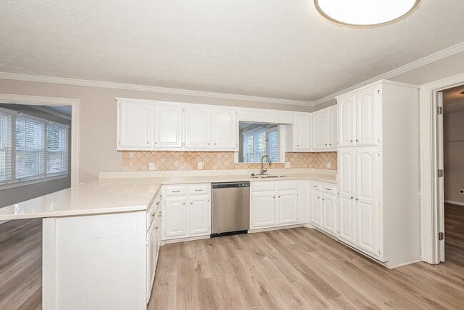 Building Photo - 2481 Old Salem Cir SE