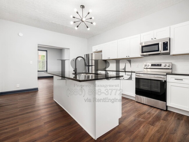 Building Photo - 806 Sullivant Ave