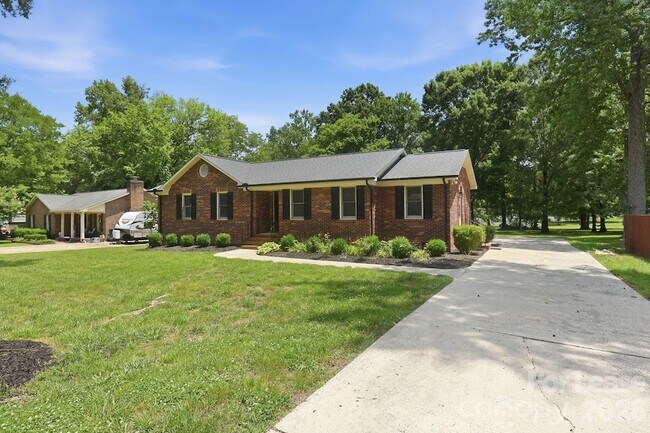 Building Photo - 6299 Spring Ct Ln
