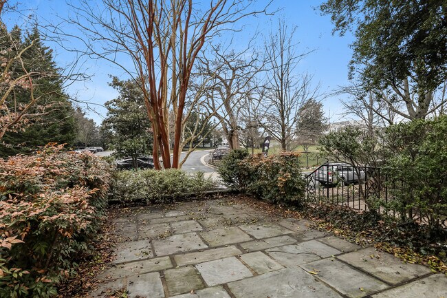 Building Photo - 2927 Cathedral Ave NW