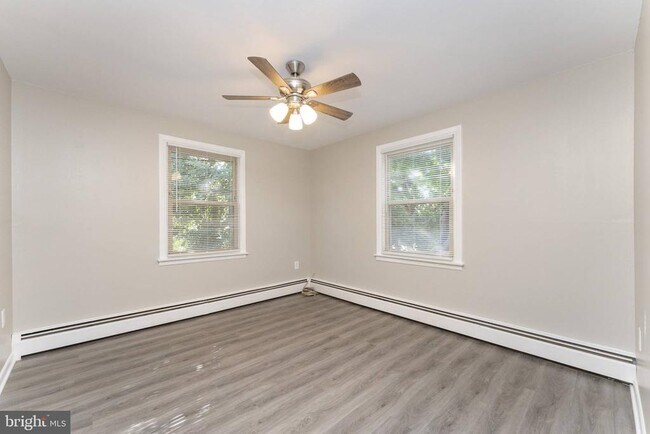 Building Photo - 243 Roesch Ave