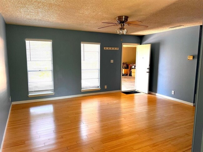 Building Photo - 3503 Southridge Dr