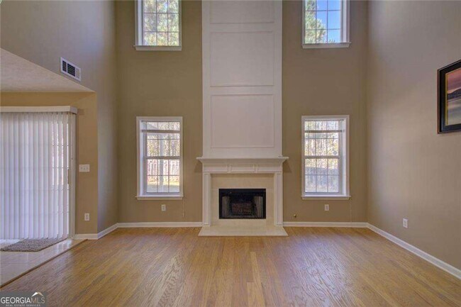 Building Photo - 2820 Northcliff Dr
