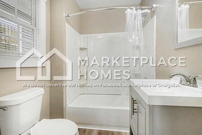 Building Photo - 703 Formwalt St SW