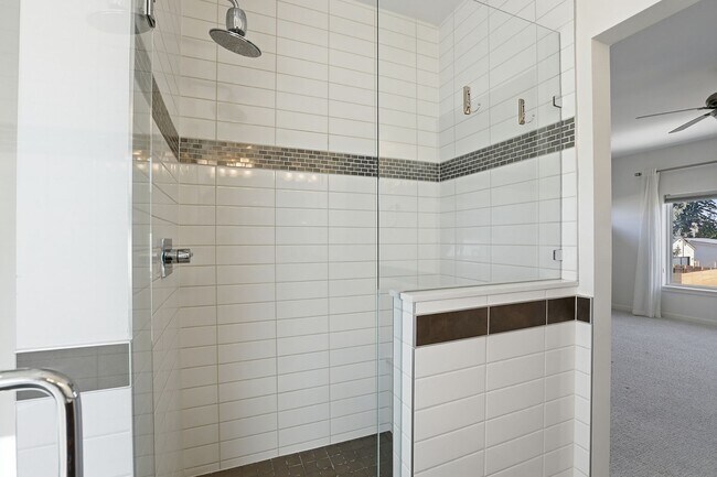 Building Photo - 4 blocks to Sloans Lake! immaculate home with large yard and garage