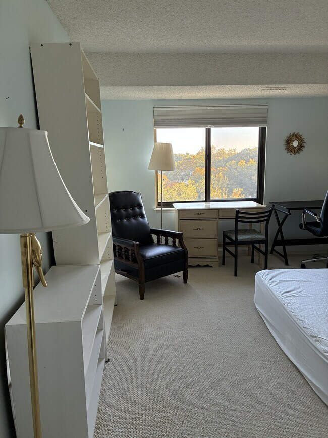 Building Photo - 3800 Powell Ln