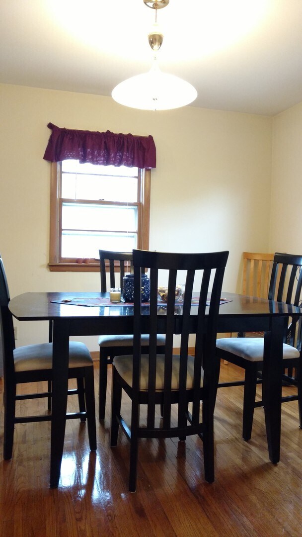 Building Photo - 220 Walnut St