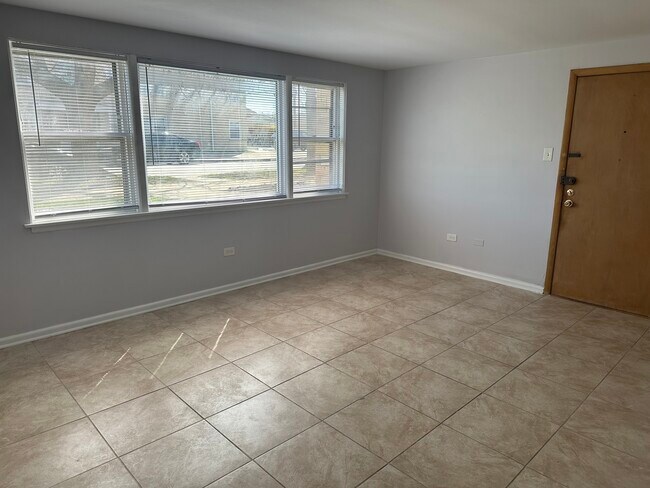 Building Photo - 7400 N Harlem Ave