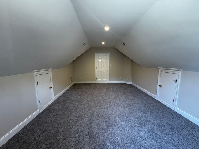 Building Photo - 181 New Hampshire Ct