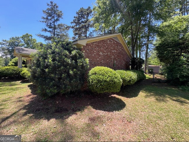 Building Photo - 427 Meadowlark Dr