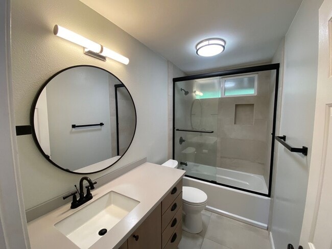 Building Photo - Remodeled Residence with In-Town Location