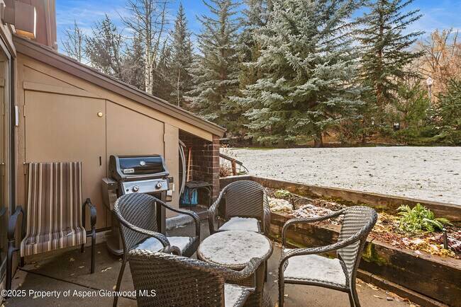 Building Photo - 625 S W End St