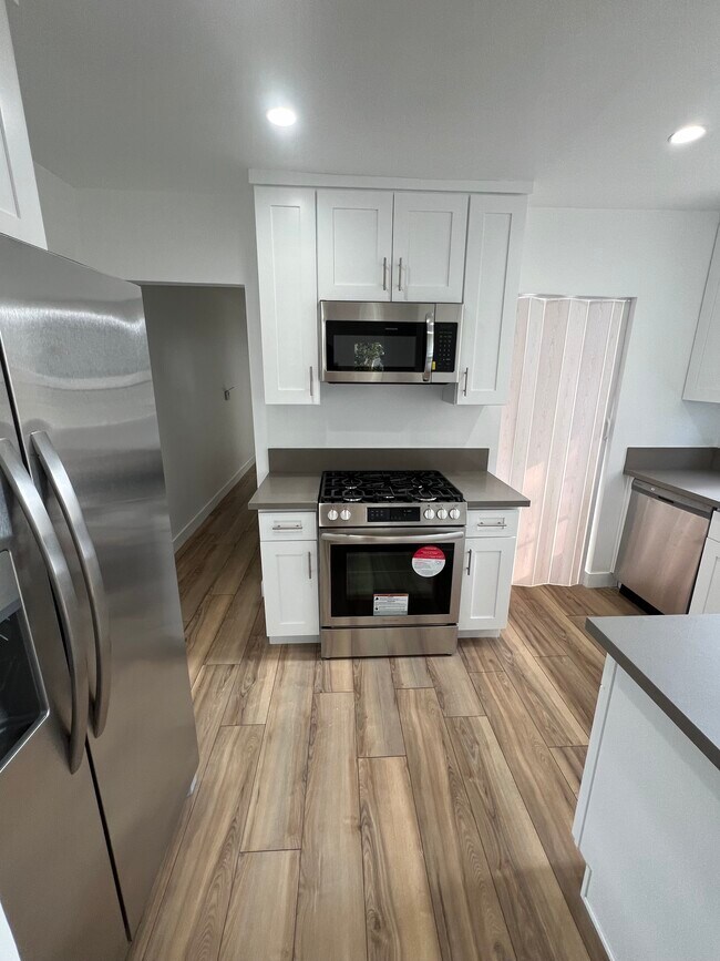 Building Photo - 3619 Edenhurst Ave