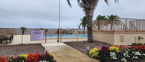 Building Photo - 2100 W Beach Dr
