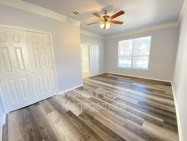 Building Photo - 4150 Briar Hill Dr