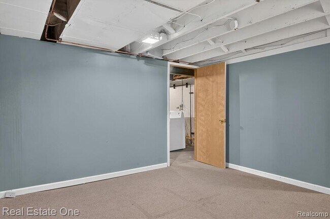 Building Photo - 3284 Coolidge Hwy