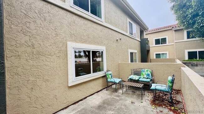 Building Photo - 7425 Charmant Dr