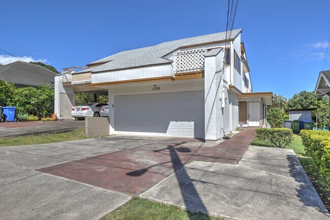 Primary Photo - 3 Bedroom, 2.5 Bathroom Home with Photovol...