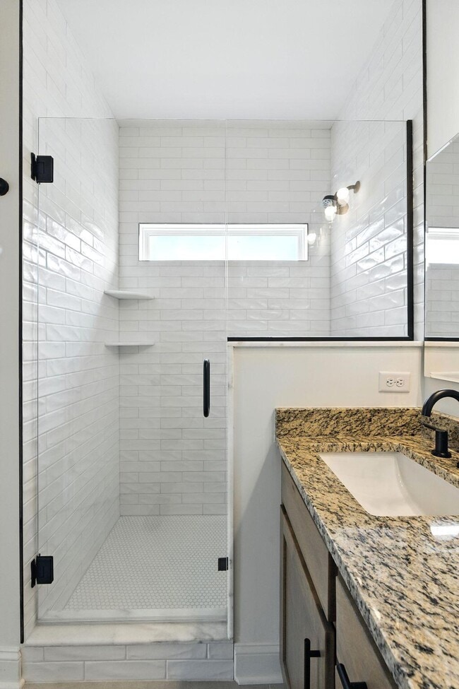 Building Photo - 1108 Mission Dr