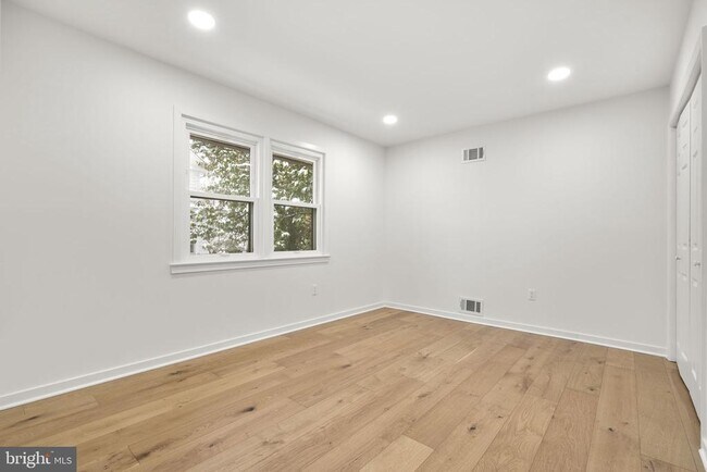 Building Photo - 2339 N Powhatan St