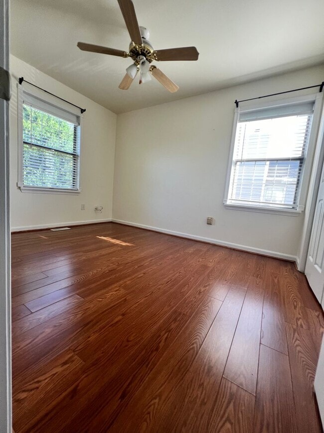 Building Photo - Great Duplex in Briarwood