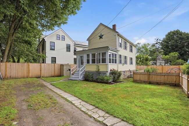 Building Photo - 98 Grove St