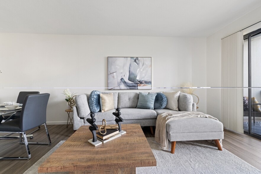 Living Room - 4 Admiral Dr