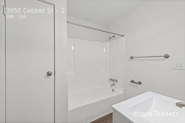 Building Photo - 3950 N Cherry St